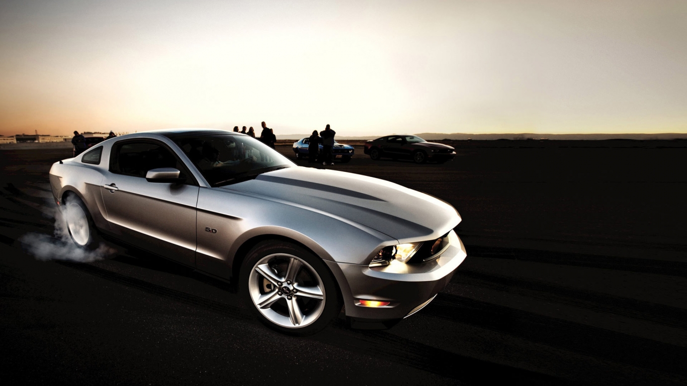 Silver Ford Mustang for 1366 x 768 HDTV resolution
