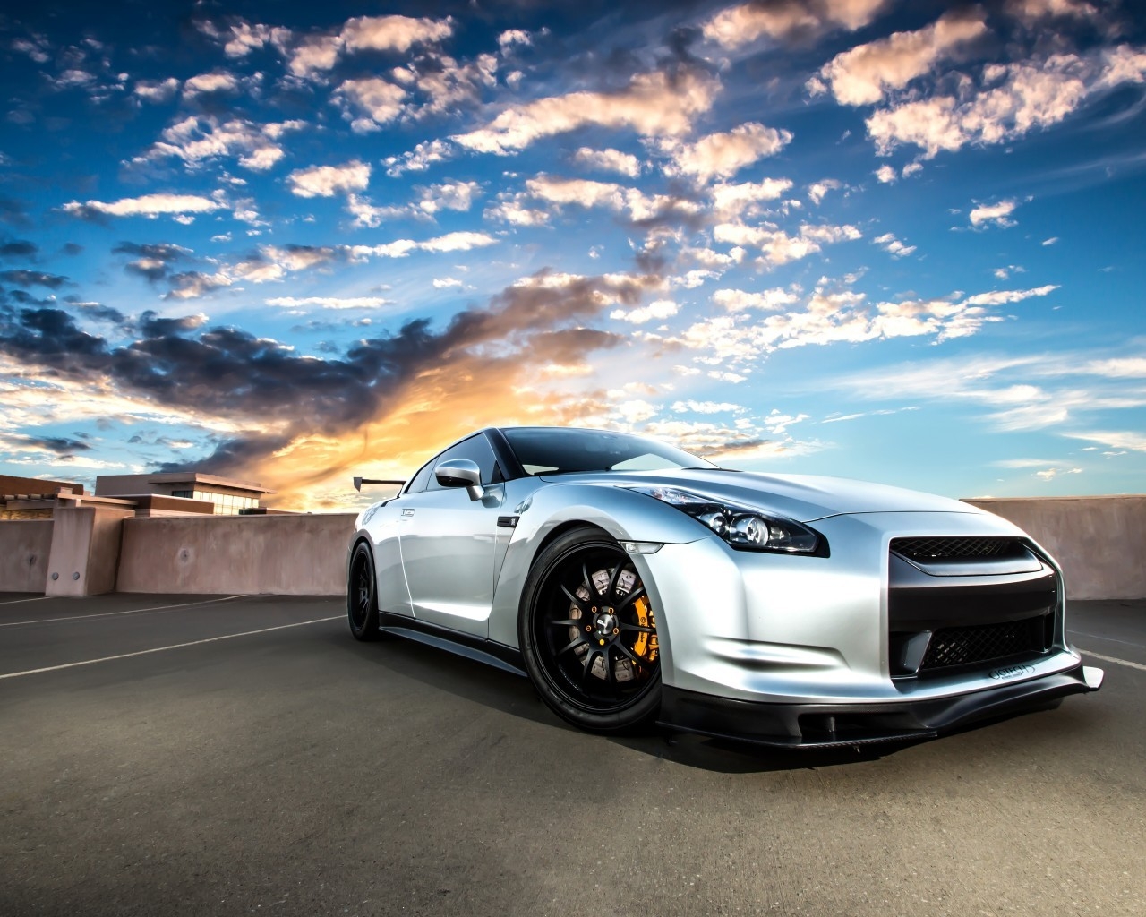 Silvery Nissan GT-R35 for 1280 x 1024 resolution