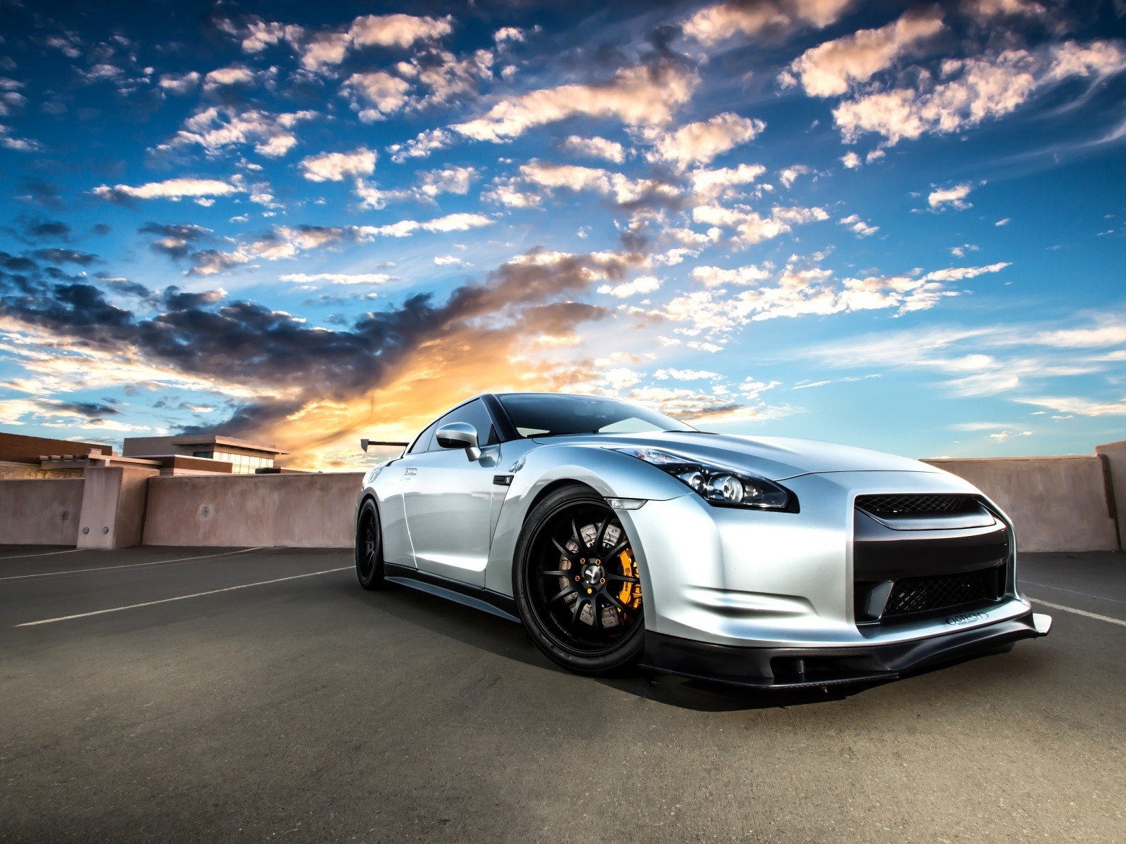 Silvery Nissan GT-R35 for 1600 x 1200 resolution