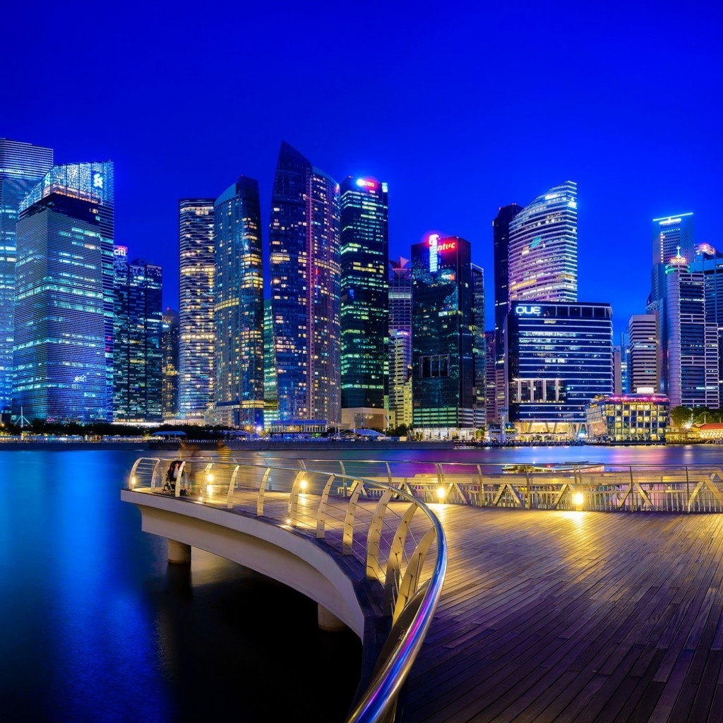  Singapore Sky Towers for 1024 x 1024 iPad resolution