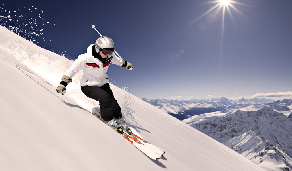 Skiing High for 1024 x 600 widescreen resolution