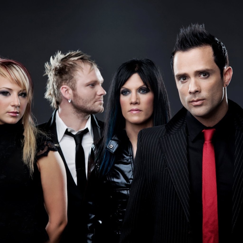 Skillet Band Members for 1024 x 1024 iPad resolution