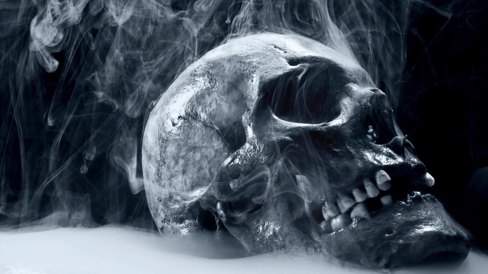 Skull Smoking for 1680 x 945 HDTV resolution