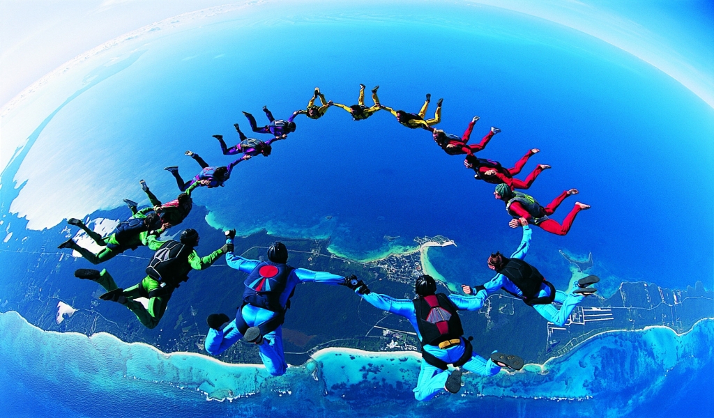 Skydiving for 1024 x 600 widescreen resolution