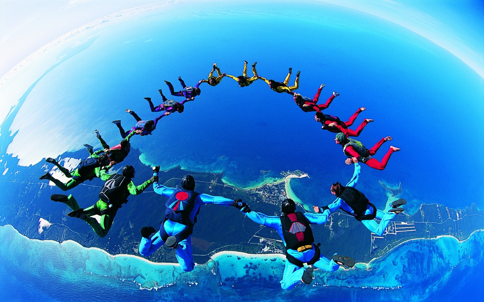 Skydiving for 1680 x 1050 widescreen resolution