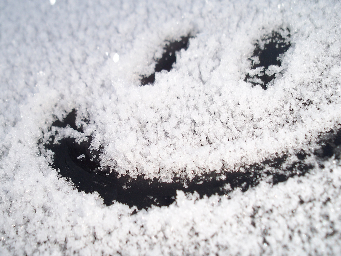 Smile Snow Face for 1152 x 864 resolution