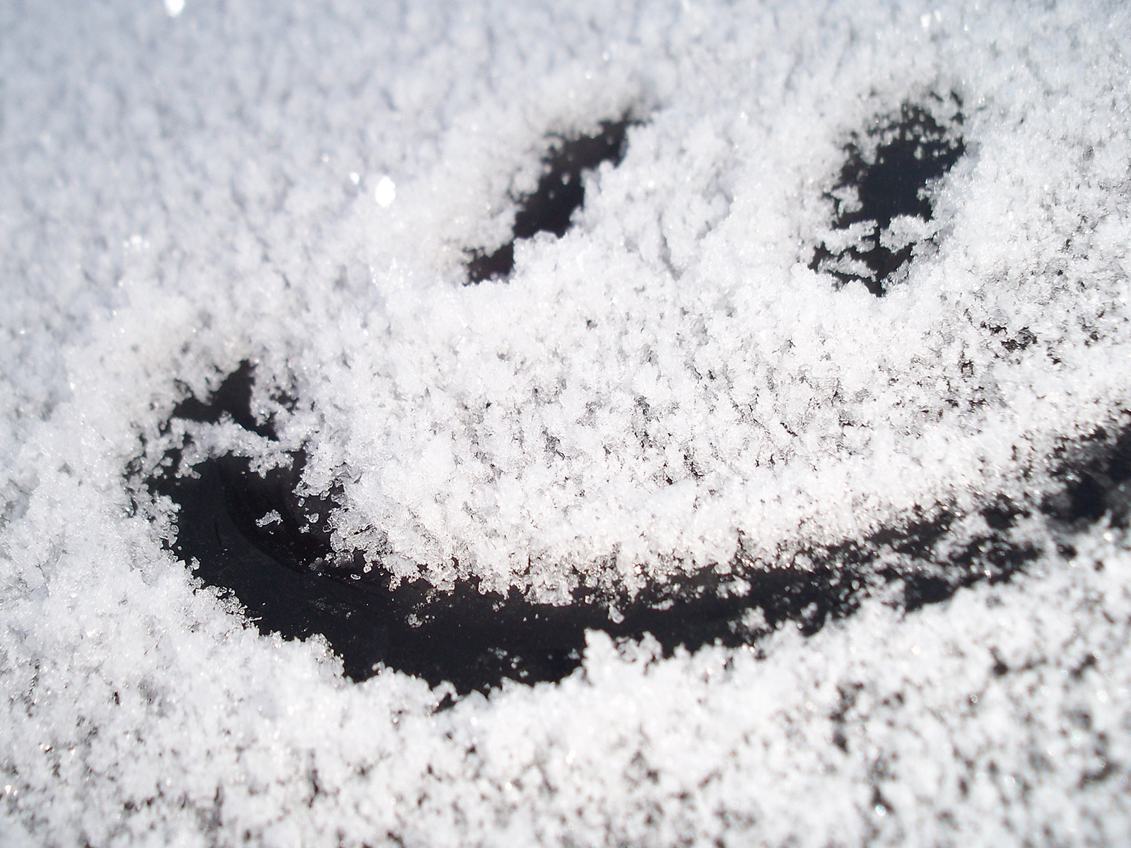 Smile Snow Face for 1600 x 1200 resolution