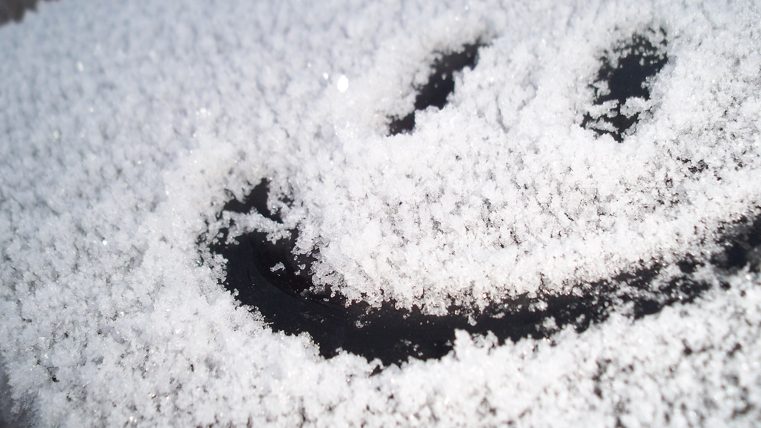 Smile Snow Face for 2560x1440 HDTV resolution