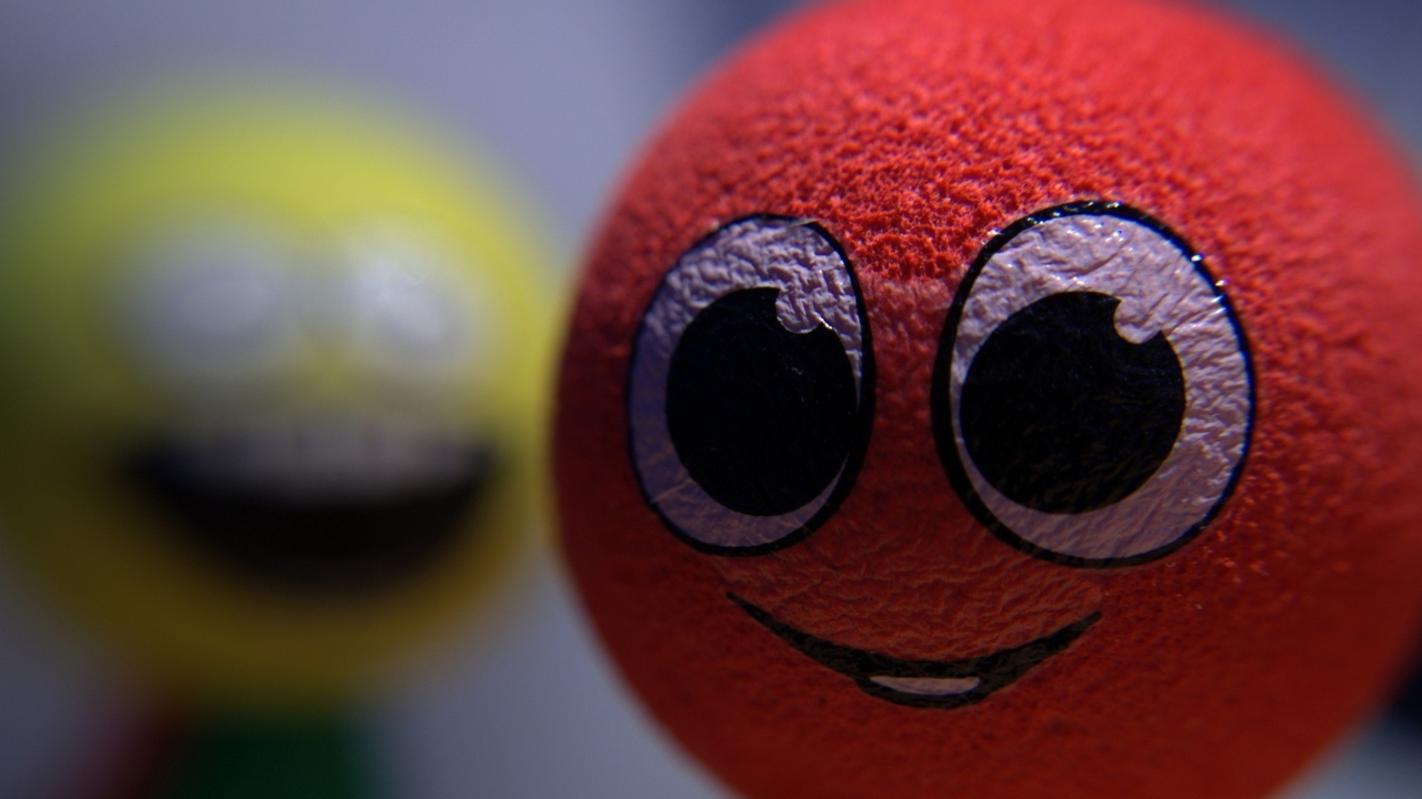 Smiley Ball for 1280 x 720 HDTV 720p resolution