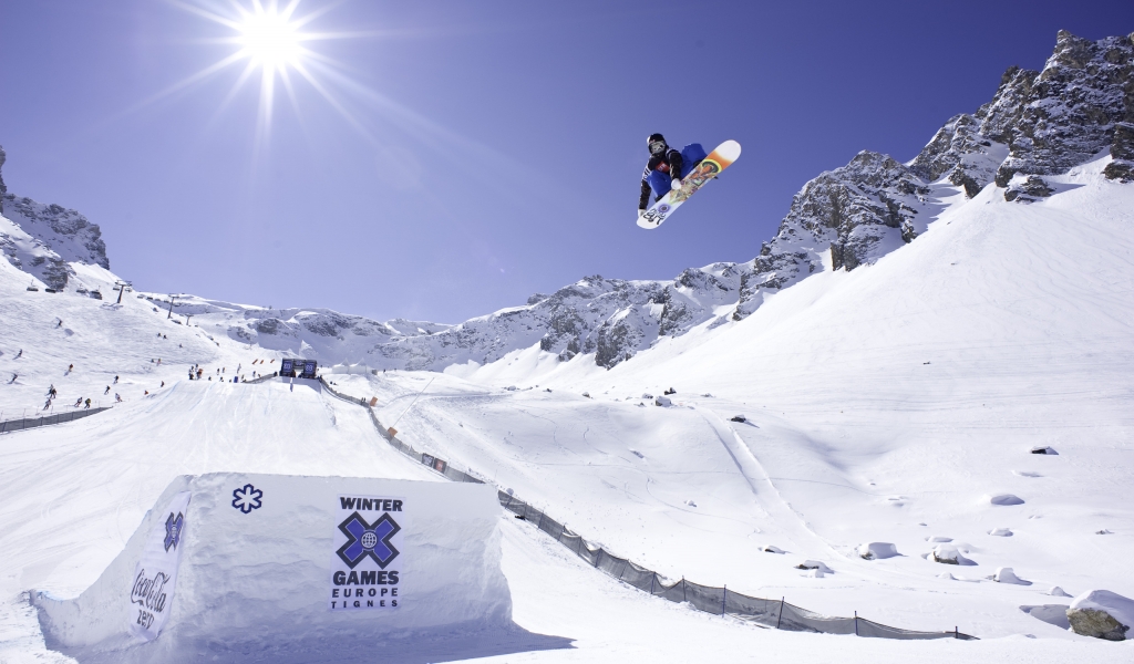Snowboarding Season for 1024 x 600 widescreen resolution
