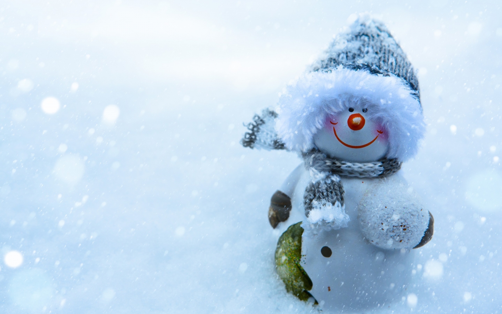 Snowman Smiling for 1680 x 1050 widescreen resolution