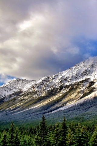 Snowy Mountains for 320 x 480 iPhone resolution