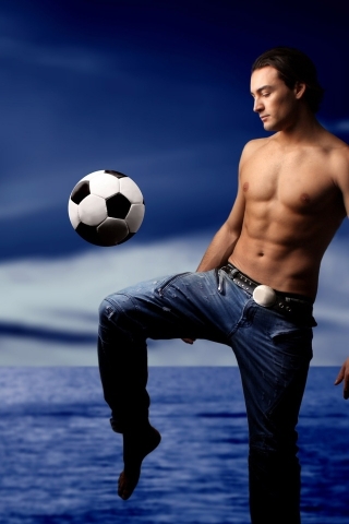 Soccer Ball for 320 x 480 iPhone resolution