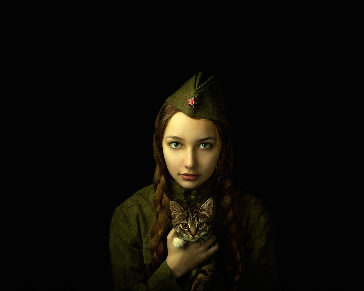 Soldier Girl Portrait for 1280 x 1024 resolution