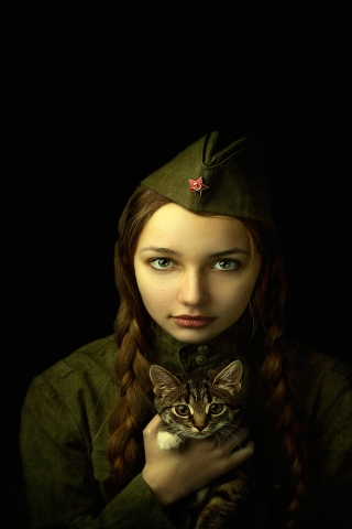 Soldier Girl Portrait for 320 x 480 iPhone resolution