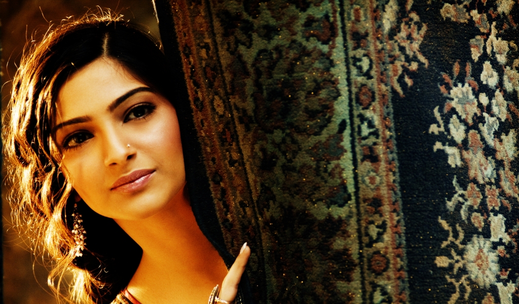 Sonam Kapoor for 1024 x 600 widescreen resolution