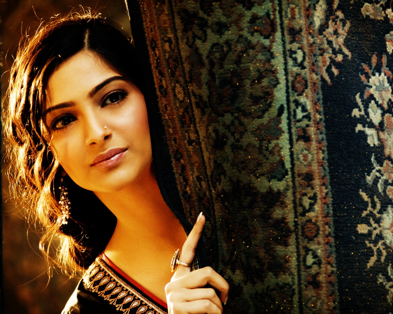 Sonam Kapoor for 1280 x 1024 resolution