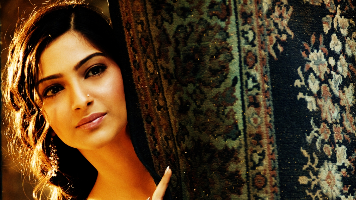 Sonam Kapoor for 1366 x 768 HDTV resolution