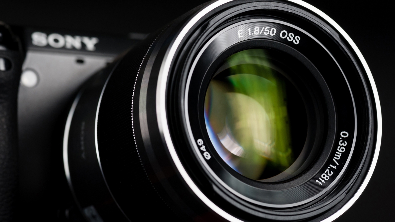 Sony Camera Lens for 1366 x 768 HDTV resolution