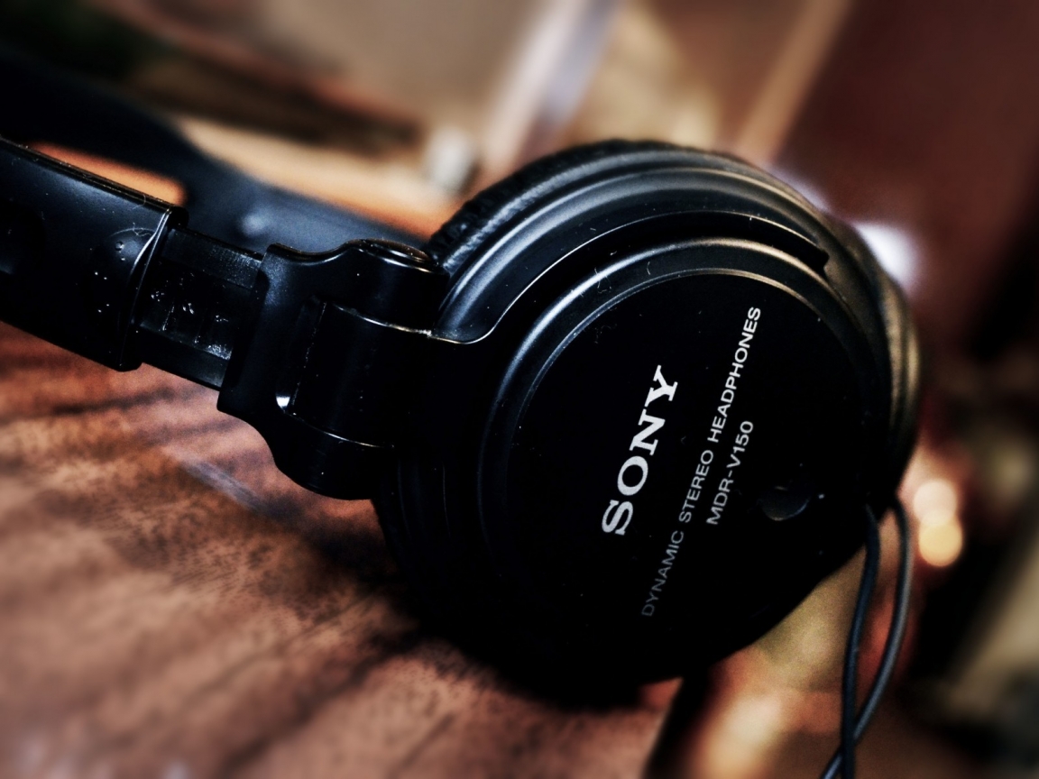 Sony Dynamic Stereo Headphones for 1152 x 864 resolution
