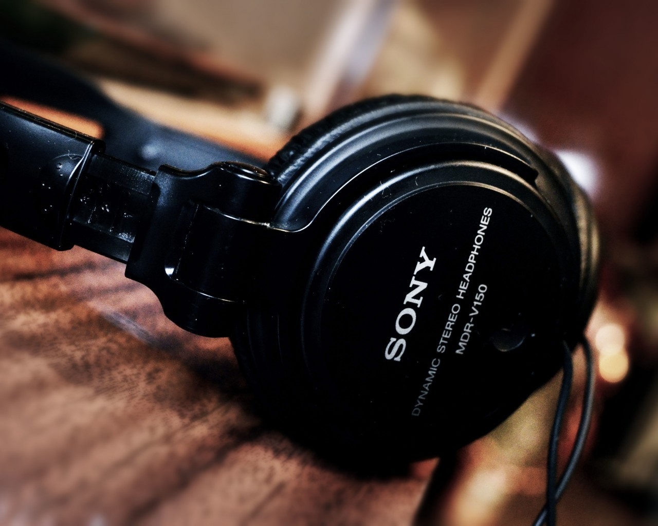 Sony Dynamic Stereo Headphones for 1280 x 1024 resolution