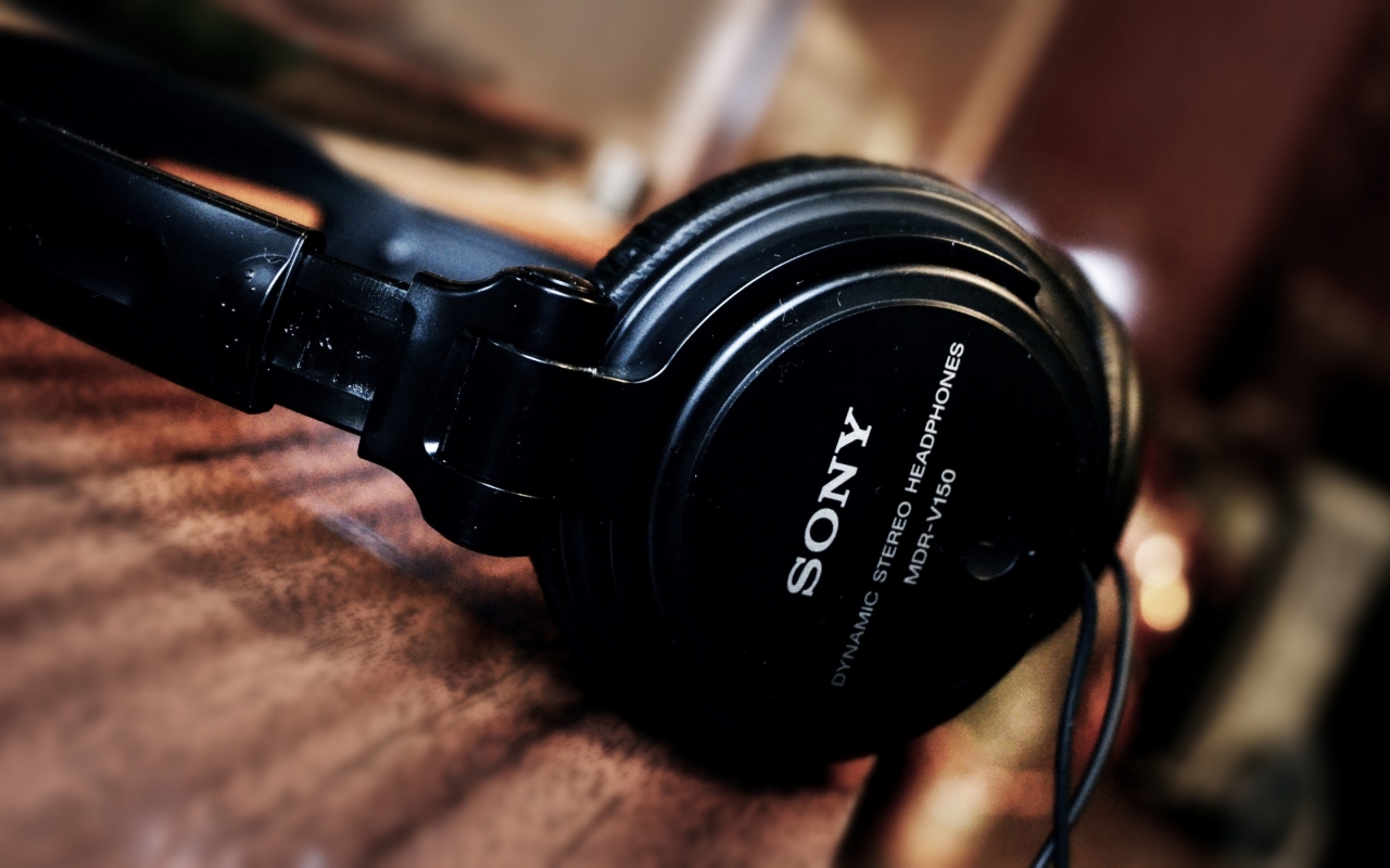 Sony Dynamic Stereo Headphones for 1280 x 800 widescreen resolution