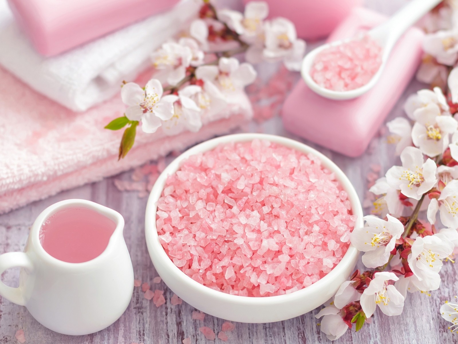 Spa Pink Sea Salt for 1600 x 1200 resolution