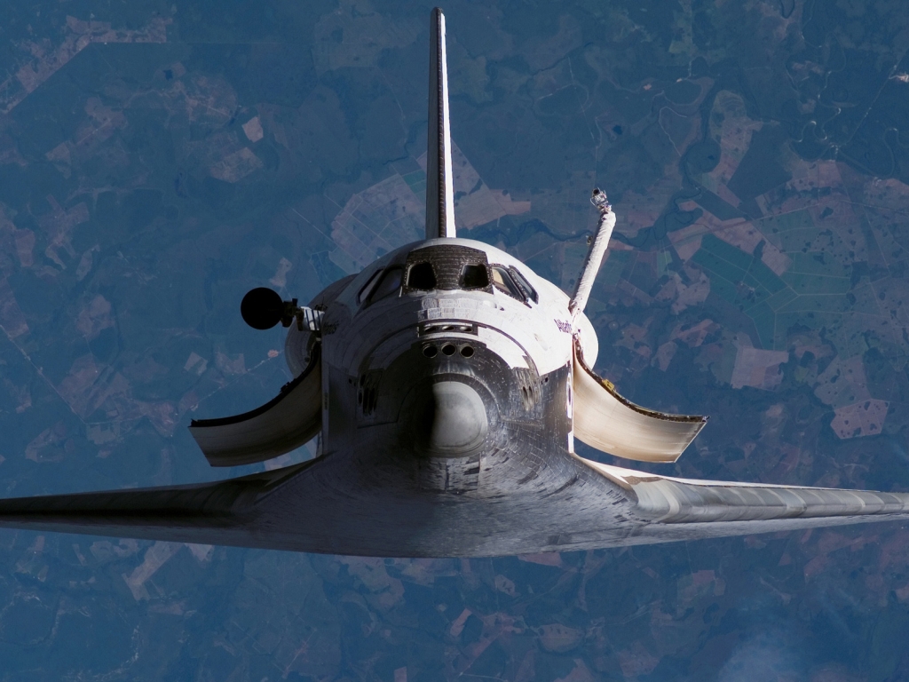 Space shuttle orbit for 1024 x 768 resolution