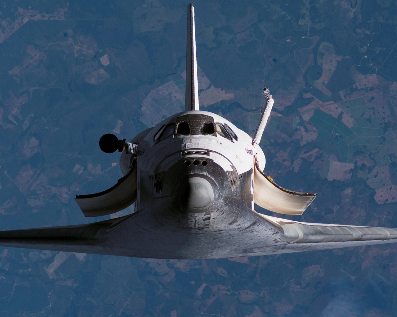 Space shuttle orbit for 1280 x 1024 resolution