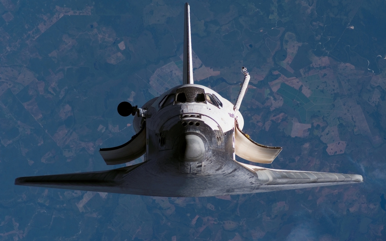 Space shuttle orbit for 1280 x 800 widescreen resolution