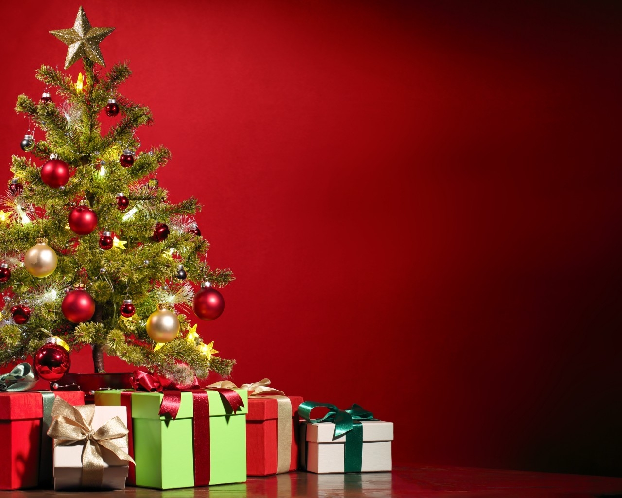 Special Christmas Tree and Gifts for 1280 x 1024 resolution