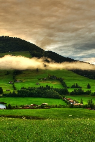 Spring Green Mountains for 320 x 480 iPhone resolution