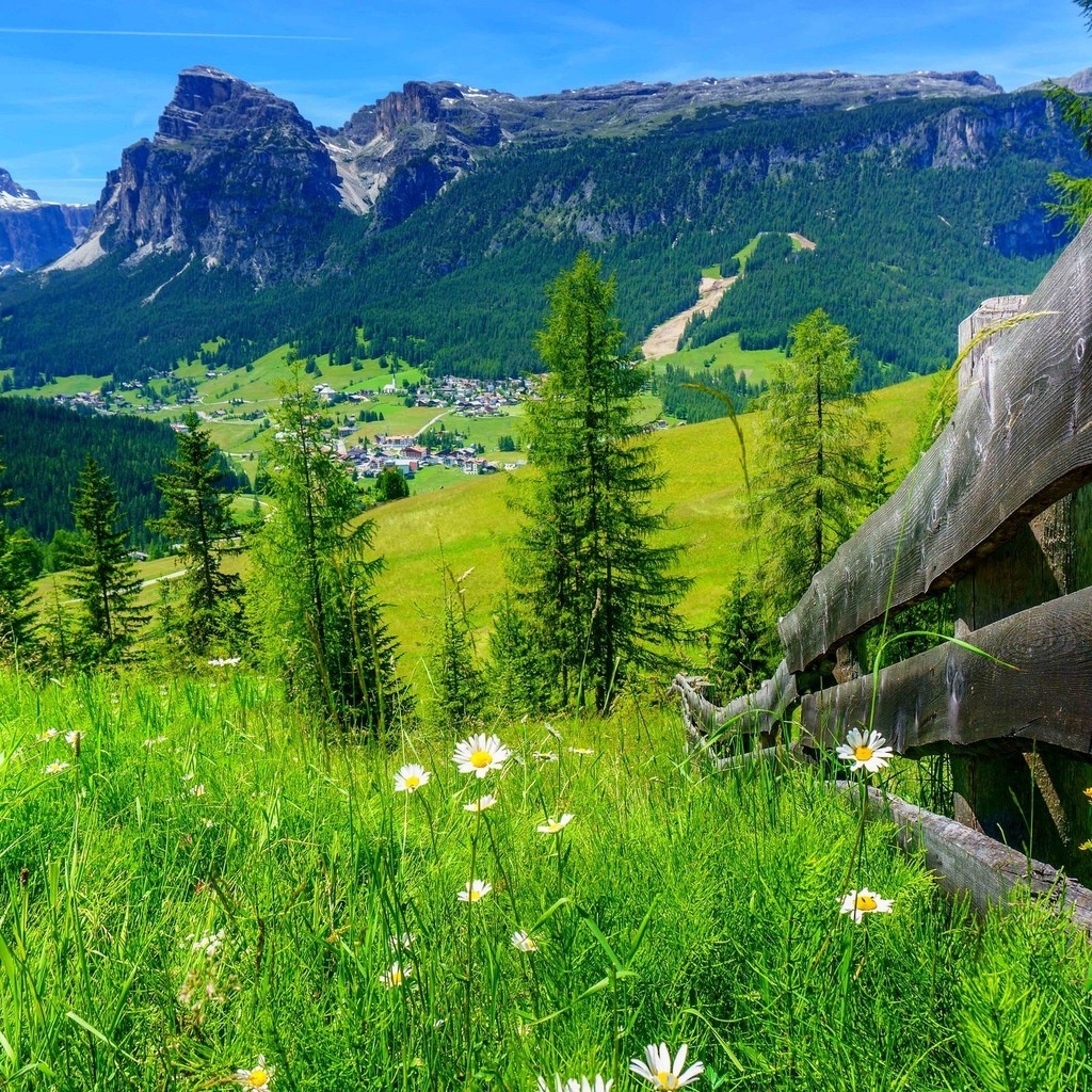 Spring Mountain Landscape for 1024 x 1024 iPad resolution