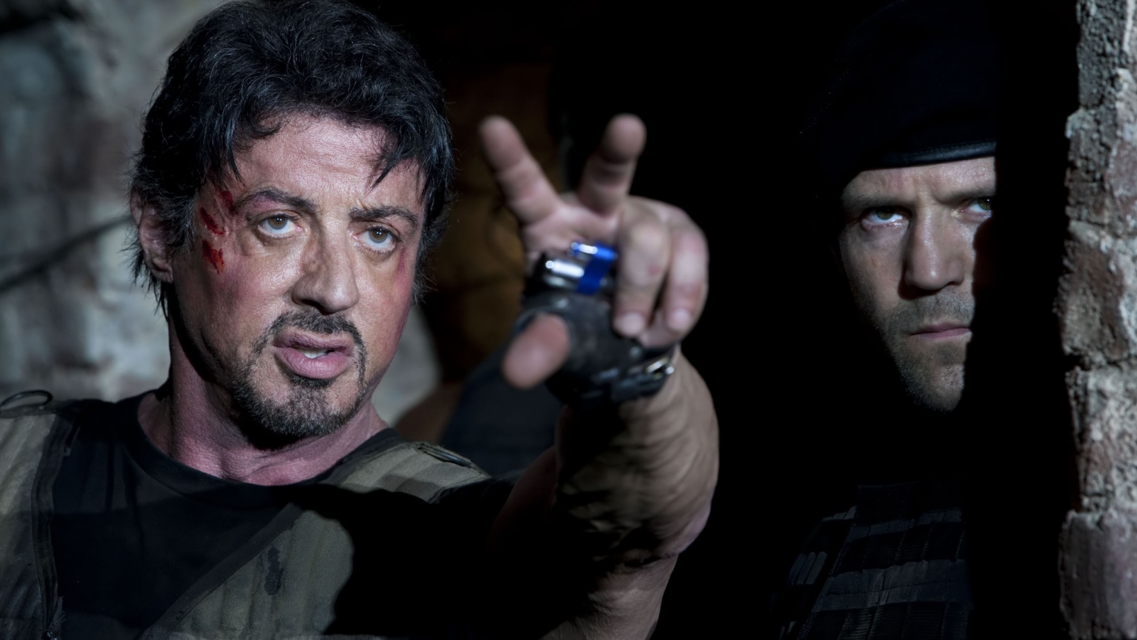 Stallone and Statham in Expendables for 1600 x 900 HDTV resolution