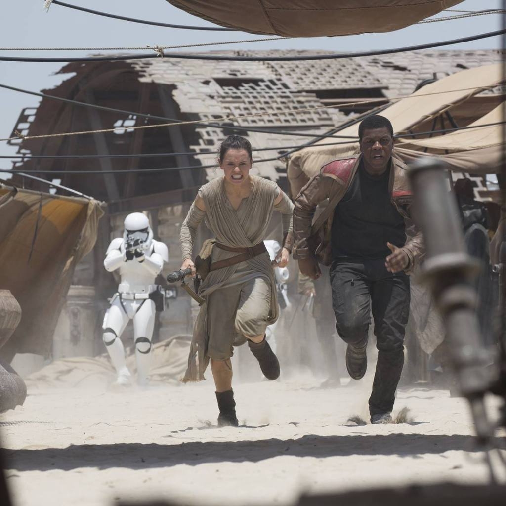 Star Wars The Force Awakens Movie Scene for 1024 x 1024 iPad resolution