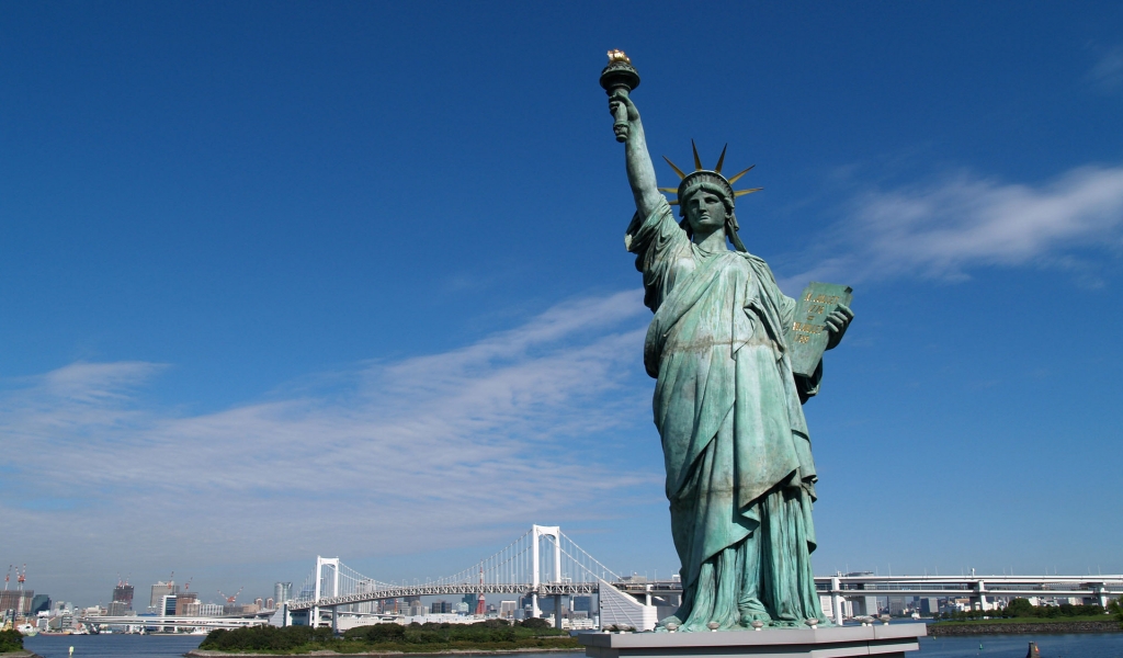 Statue of Liberty for 1024 x 600 widescreen resolution