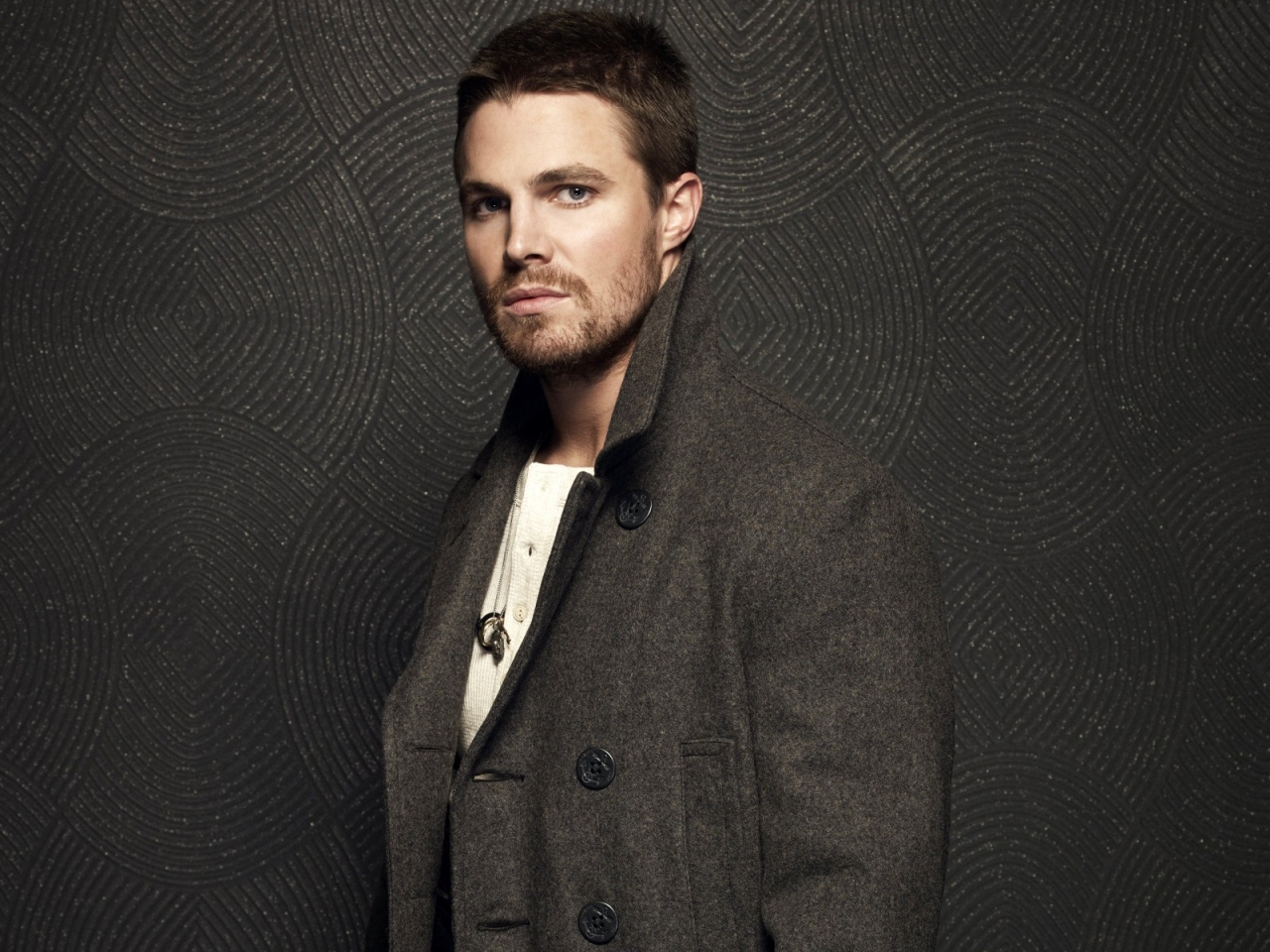 Stephen Amell for 1280 x 960 resolution