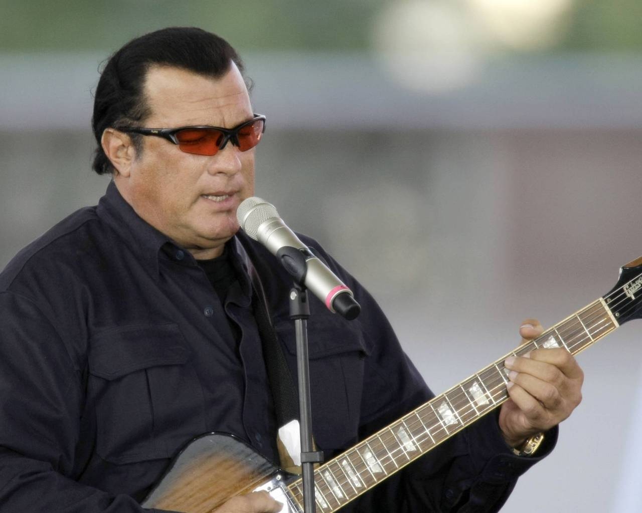 Steven Seagal Singing for 1280 x 1024 resolution