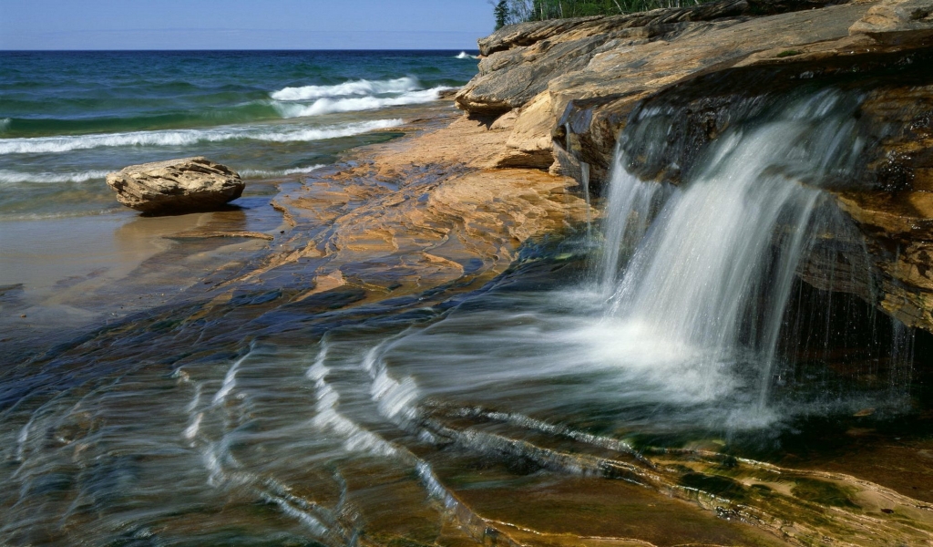 Stone Waterfall for 1024 x 600 widescreen resolution