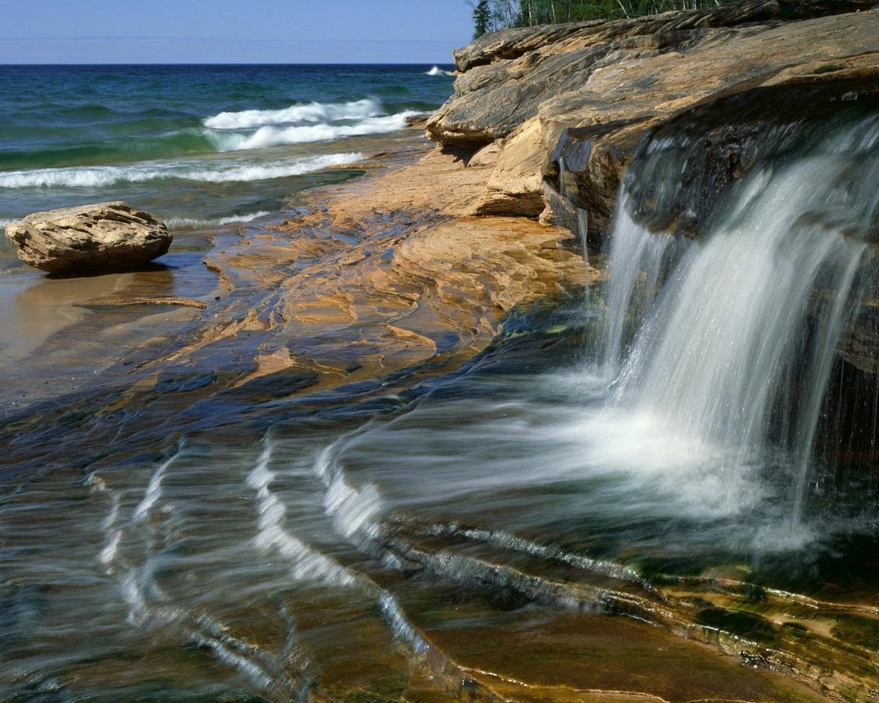 Stone Waterfall for 1280 x 1024 resolution