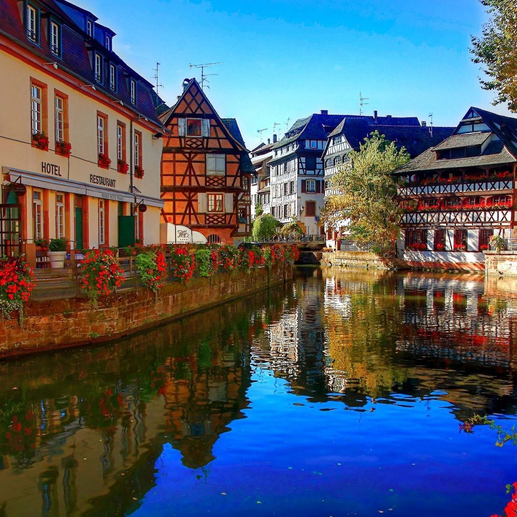 Strasbourg Corner for 1024 x 1024 iPad resolution