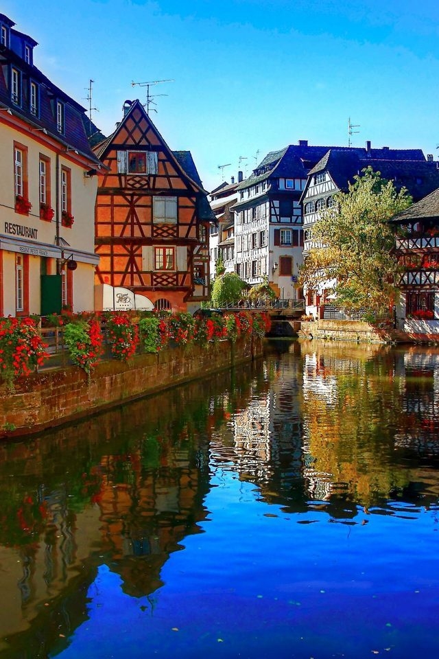 Strasbourg Corner for 640 x 960 iPhone 4 resolution