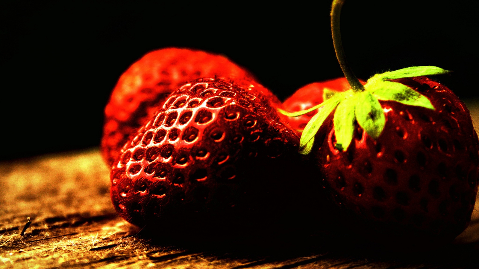 Strawberry for 1600 x 900 HDTV resolution