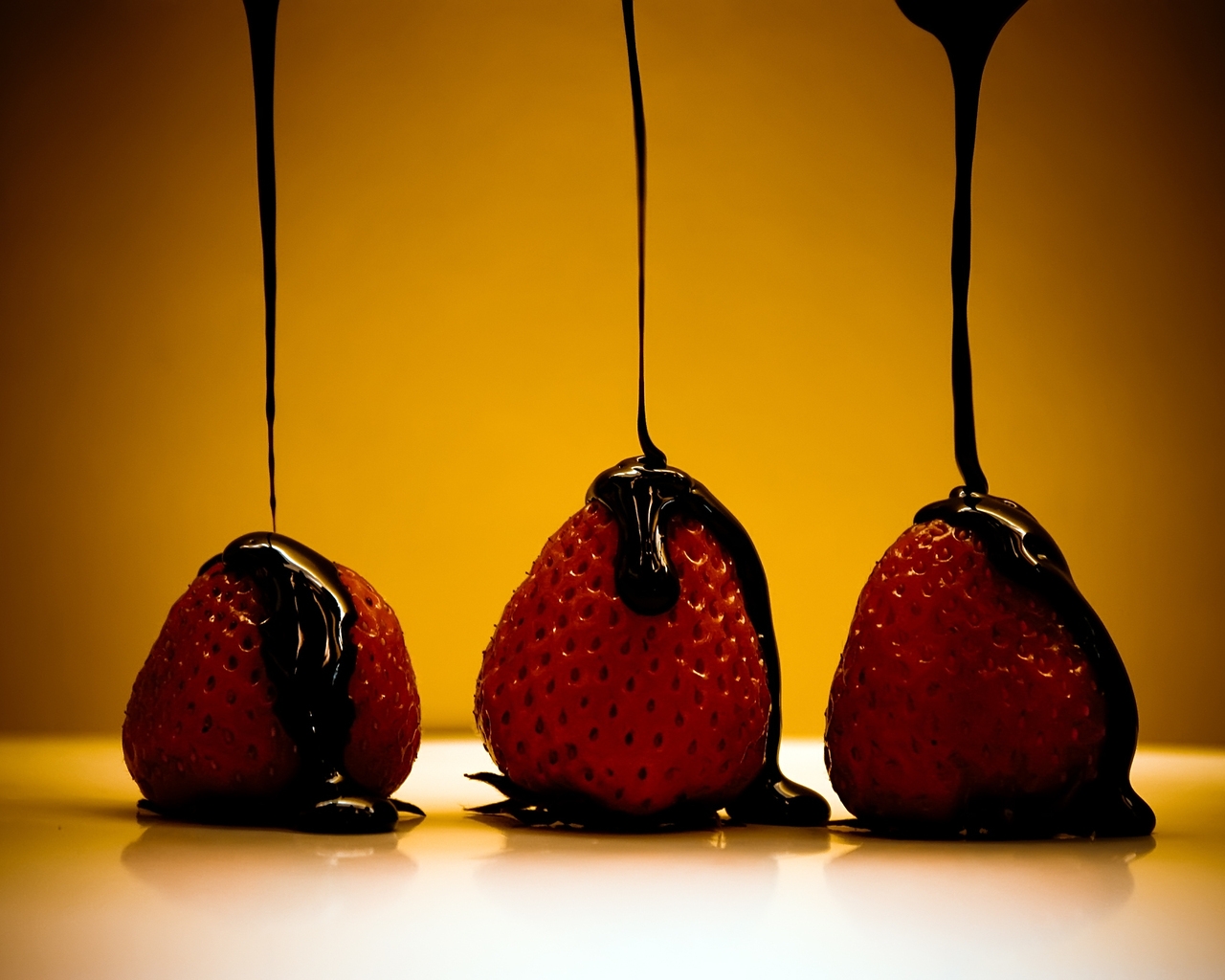 Strawberry and Chocolate for 1280 x 1024 resolution