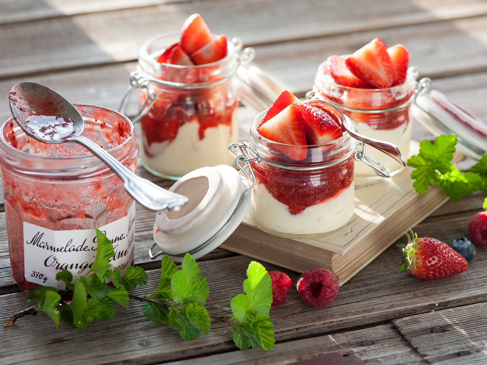 Strawberry Jam for 1600 x 1200 resolution