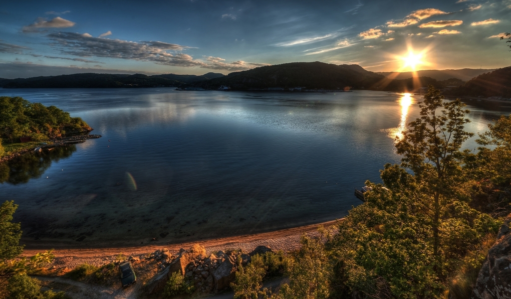 Stunning Lake Sunset for 1024 x 600 widescreen resolution