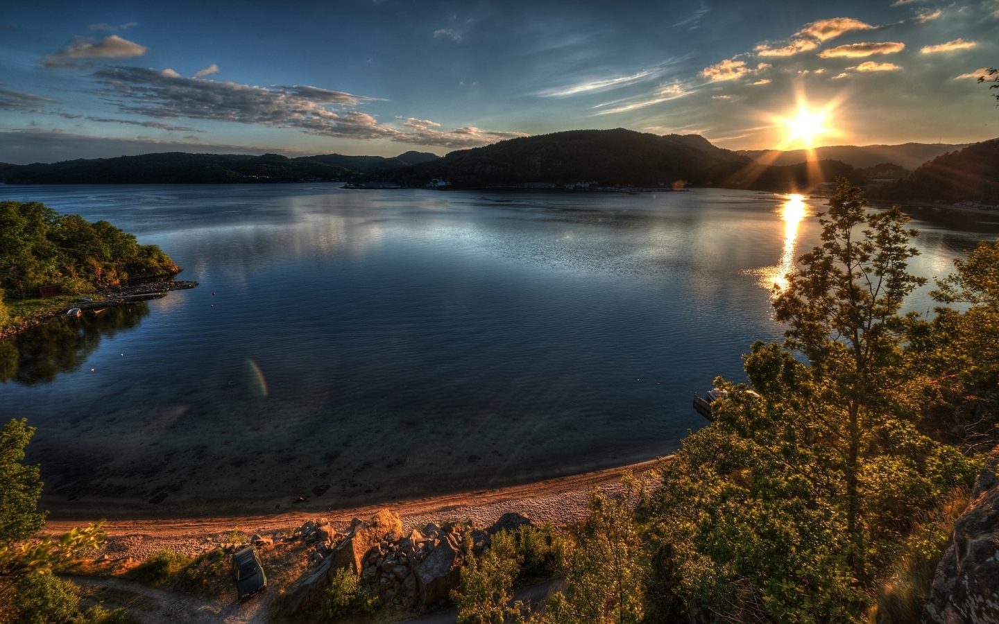 Stunning Lake Sunset for 1440 x 900 widescreen resolution
