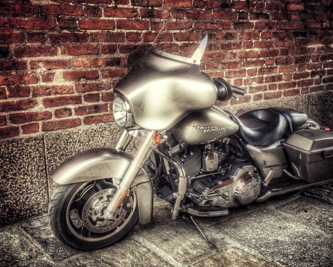 Stunning Old Harley Davidson for 1280 x 1024 resolution