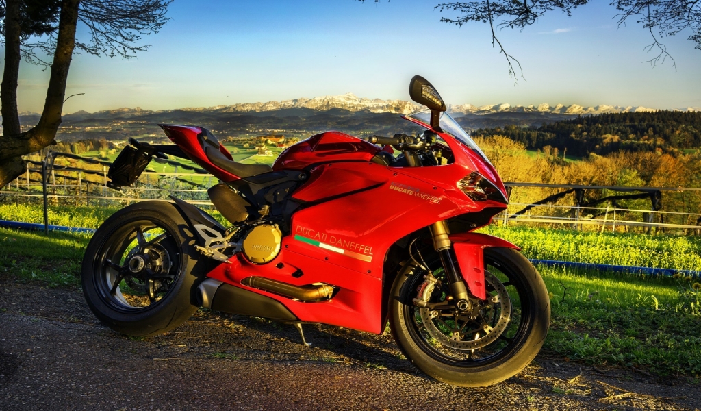 Stunning Red Ducati  for 1024 x 600 widescreen resolution