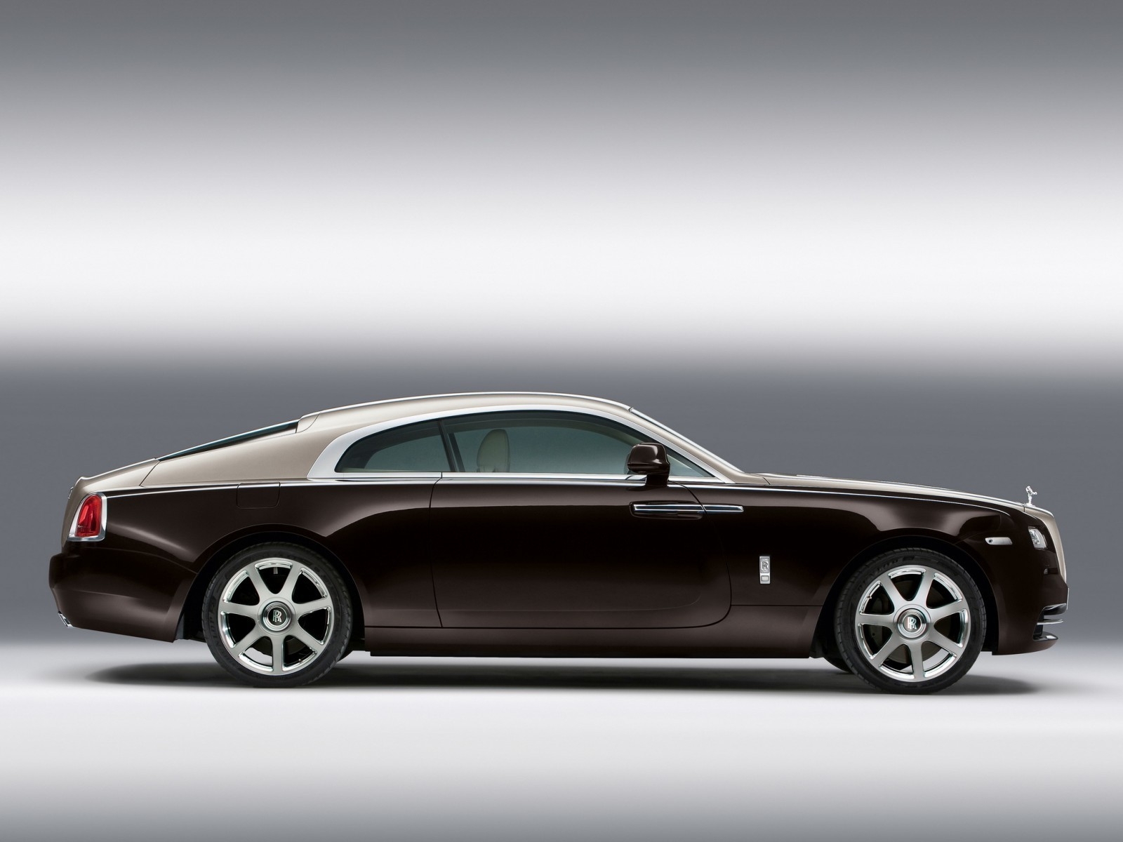 Stunning Rolls Royce Wraith for 1600 x 1200 resolution